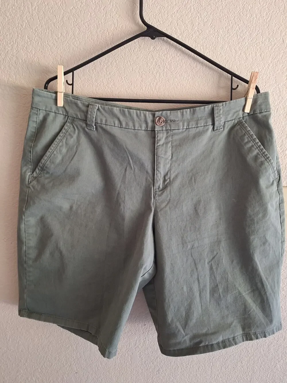 Sonoma Olive Green Flat-Front Women's Shorts Sz14